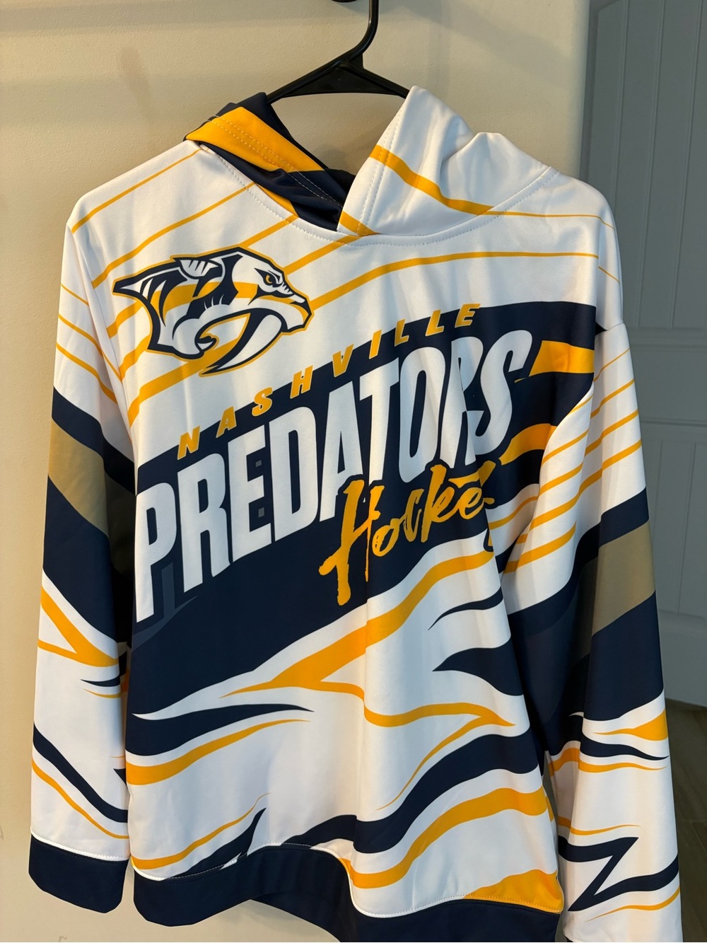 Nashville Predators Youth XL pullover Hoodie